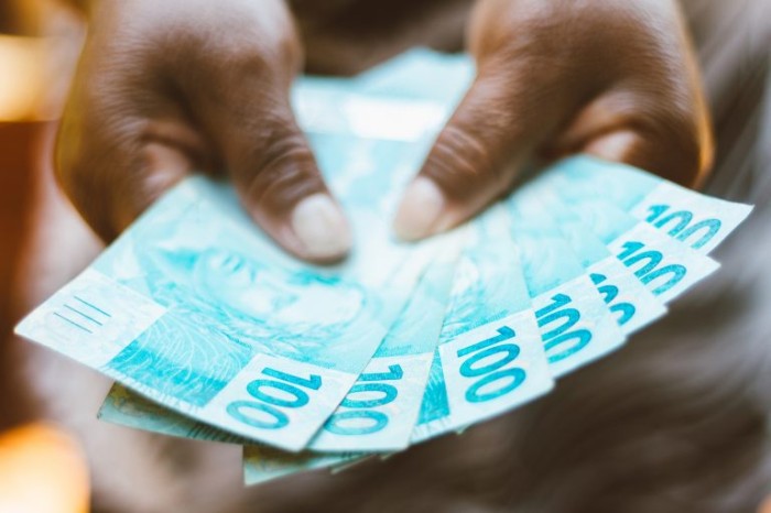 Novo valor do salário mínimo já está valendo, mas precisa ser referendado pelo Congresso - (Foto: Depositphotos)