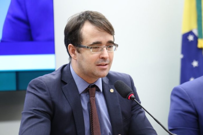 Bruno Ganem lembra que muitos acidentes ocorrem nos acostamentos - (Foto: Billy Boss / Câmara dos Deputados)