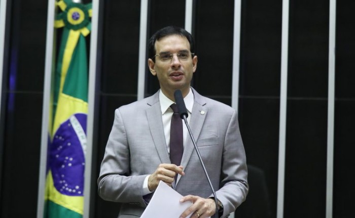 O relator, deputado Leo Prates, recomendou a aprovação da proposta - (Foto: Bruno Spada/Câmara dos Deputados)