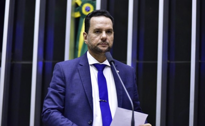 O relator, deputado Josenildo, fez ajustes no texto - (Foto: Zeca Ribeiro/Câmara dos Deputados)