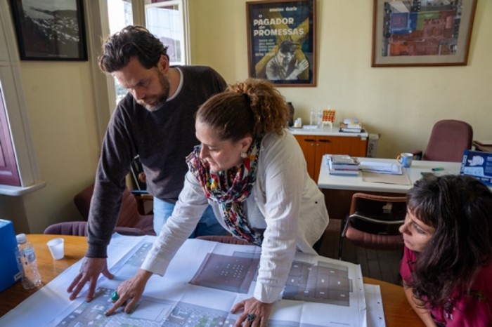 Para conhecer melhor e saber mais do projeto de ampliação e reformulação do MIS-PR, o deputado estadual Goura (PDT) visitou, na terça-feira (22), o museu e foi recebido pela diretora Mirele Camargo. / Créditos: Rafael Bertelli/Gabinete do deputado Goura (