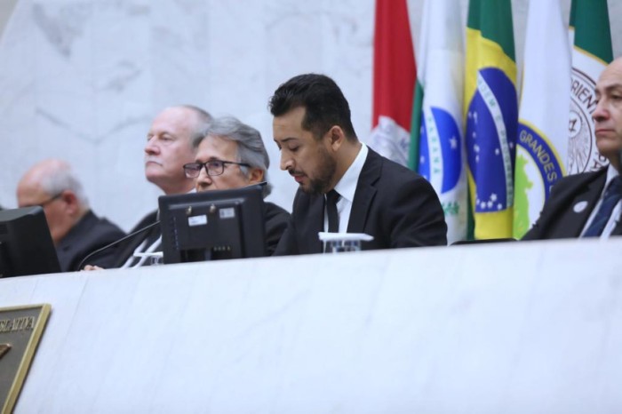 “Esses profissionais estão expostos diariamente a situações de risco, pressão e estresse, o que pode levar a transtornos mentais. É dever do Estado proteger a saúde mental desses profissionais, garantindo condições adequadas de trabalho e acesso a serviço