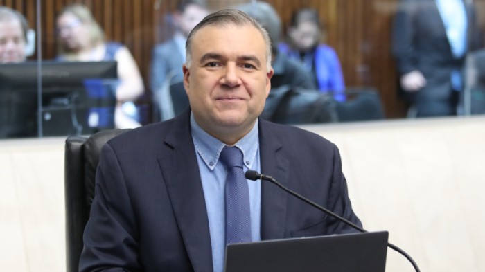 Iniciativa do deputado Ney Leprevost (União) visa amenizar as dificuldades enfrentadas pelas pessoas com deficiência ou mobilidade reduzida, / Créditos: Valdir Amaral/Alep