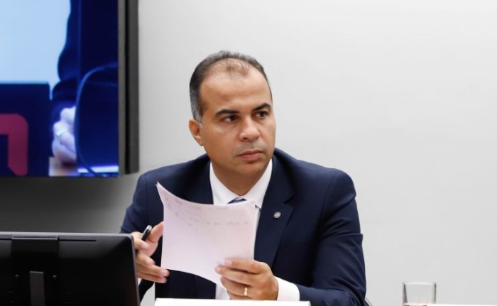 Martins: hoje não há norma que estipule idade mínima para união estável - (Foto: GIlmar Félix / Câmara dos Deputados)
