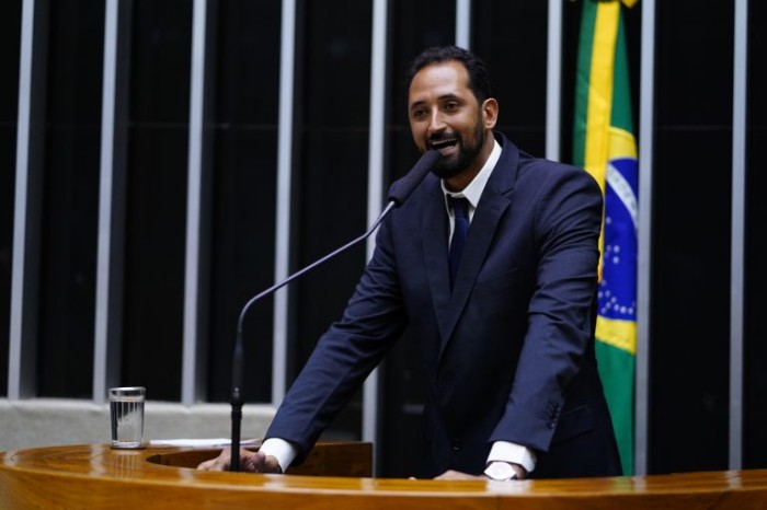 Maurício do Vôlei lembra que o governo deve enviar MP sobre o assunto - (Foto: Pablo Valadares/Câmara dos Deputados)