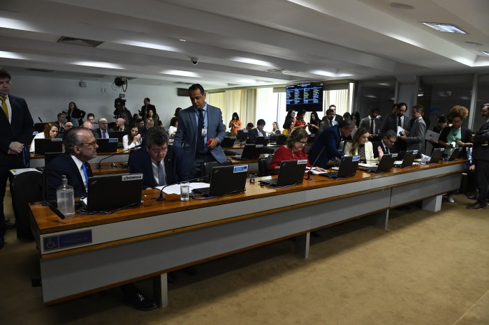 Relatora, Teresa Leitão (centro): união entre poderes prevista no projeto cria condições para reverter a invisibilidade a das pessoas historicamente relegadas na atuação do Estado brasileiro - Foto: Roque de Sá/Agência Senado