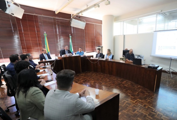 A reunião contou com a presença de parlamentares, representantes de instituições e do presidente da Federação Paranaense de Comunidades Terapêuticas Associadas (COMPACTA), Thiago Massolin. / Créditos: Orlando Kissner/Alep