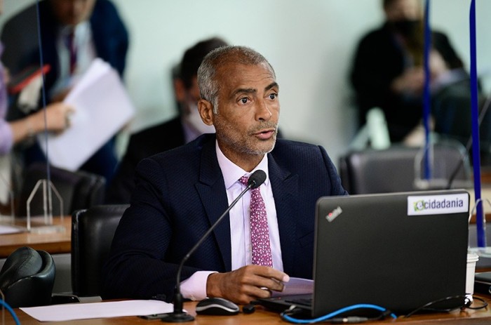 Romário: celebração da data contribuirá para que os profissionais e instituições de saúde identifiquem com maior rapidez e eficiência as ocorrências da doença, possibilitando o tratamento adequado e precoce - Foto: Pedro França/Agência Senado