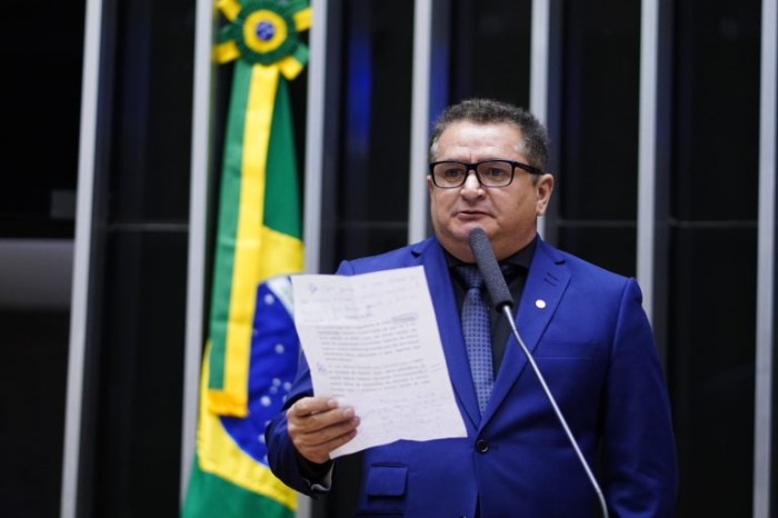 Reginaldo Veras: direito de imigrantes e refugiados à educação enfrenta desafios adicionais - (Foto: Pablo Valadares / Câmara dos Deputados)