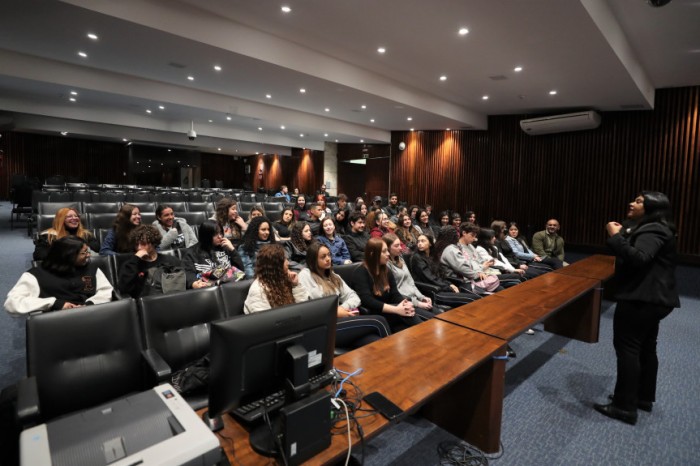 Alunos conheceram o Plenarinho da Casa. / Créditos: Valdir Amaral/Alep