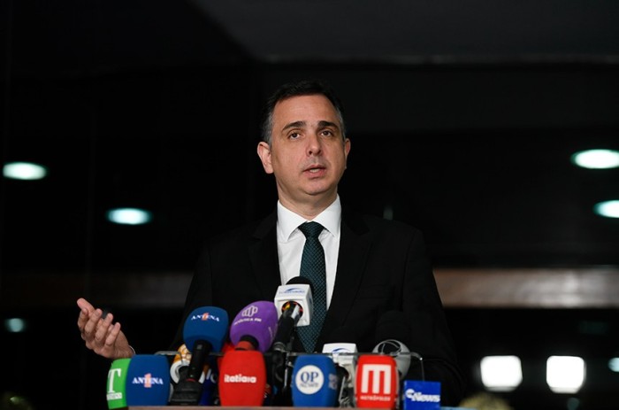 O presidente do Senado, Rodrigo Pacheco, em entrevista coletiva após a reunião do colégio de líderes - Foto: Edilson Rodrigues/Agência Senado