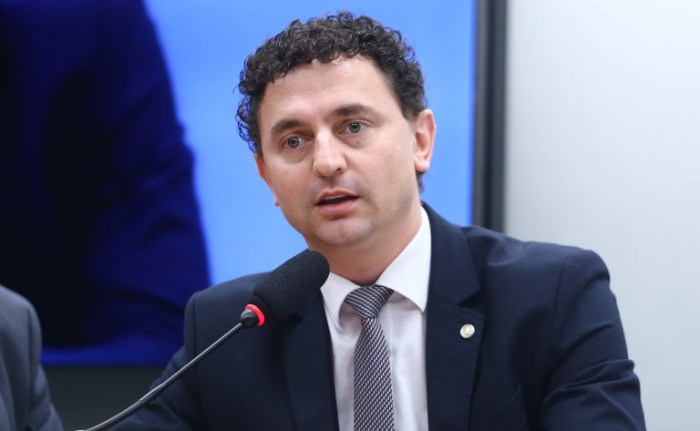 Pezenti recomendou a aprovação da proposta - (Foto: Vinicius Loures / Câmara dos Deputados)