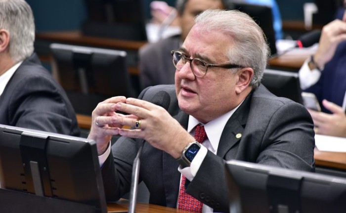 Augusto Coutinho apresentou substitutivo ao projeto - (Foto: Zeca Ribeiro/Câmara dos Deputados)