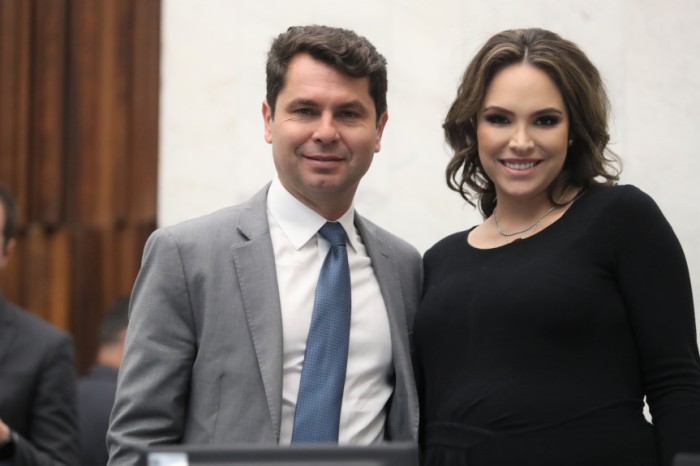 Os deputados Alexandre Curi (PSD) e Maria Victoria (PP) são os autores da lei ao lado do deputado Luis Corti (PSB). / Créditos: Orlando Kissner/Alep