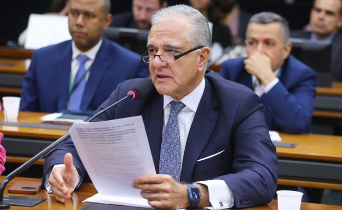Julio Lopes defendeu a aprovação da proposta com alterações - (Foto: Vinicius Loures / Câmara dos Deputados)