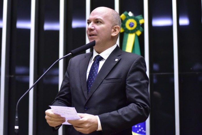Gerlen Diniz: medida beneficiará, entre outros, usuários do transporte público - (Foto: Zeca Ribeiro / Câmara dos Deputados)