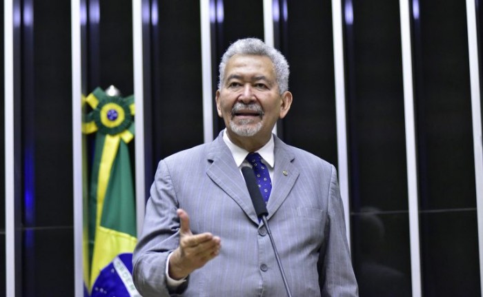 Paulão quer colher subsídios para votar projeto sobre o tema - (Foto: Zeca Ribeiro/Câmara dos Deputados)