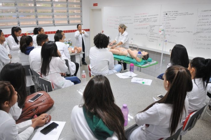 Deputada diz que hoje profissionais não adquirem conhecimento mínimo sobre essas doenças - (Foto: Renato Araújo/Agência Brasília)