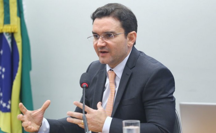 Celso Sabino sugeriu o uso do Fundo Nacional de Aviação Civil para a compra de aviões pelas empresas aéreas - (Foto: Vinicius Loures / Câmara dos Deputados)