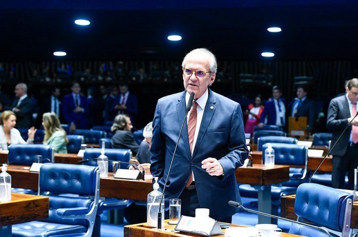 Relator, Fernando Dueire defendeu em Plenário a aprovação da autorização - Foto: Roque de Sá/Agência Senado