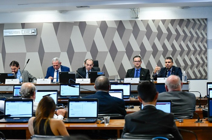 Senador Marcelo Castro (MDB-PI) preside audiência na CCJ sobre reforma tributária com foco nos municípios - Foto: Geraldo Magela/Agência Senado