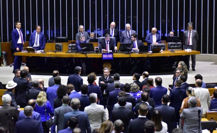 Deputados na sessão do Plenário desta quarta-feira - (Foto: Zeca Ribeiro/Câmara dos Deputados)