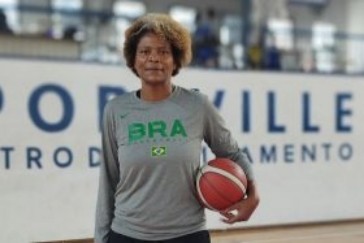 Alessandra jogou pela seleção brasileira por 17 anos