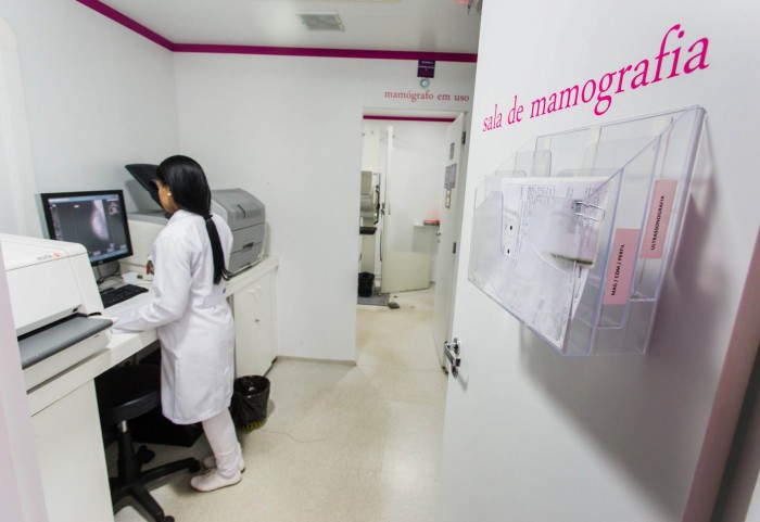 Para ter acesso ao serviço, basta comparecer à carreta com documento de identificação, cartão do SUS e, se tiver entre 35 e 49 anos, com solicitação médica