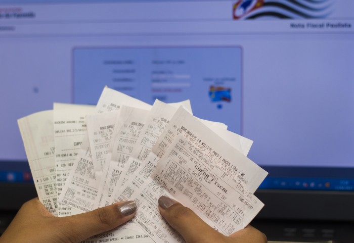 Para participar dos sorteios, o consumidor que pede a Nota Fiscal Paulista deve se cadastrar no site do programa e aderir ao regulamento