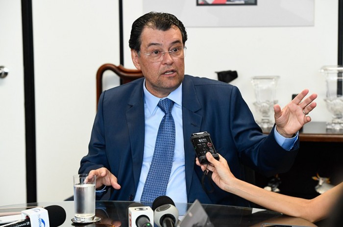 Senador Eduardo Braga (MDB-AM) atendeu a imprensa após reunião com governadores do Sul e informou previsão de datas para votação da reforma tributária - Foto: Roque de Sá/Agência Senado