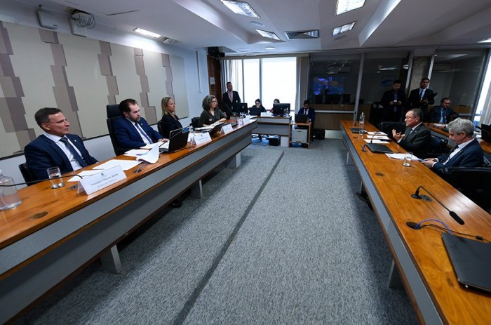 Plínio Valério preside reunião da CPI das ONGs, com Bittar (esq), relator - Foto: Edilson Rodrigues/Agência Senado