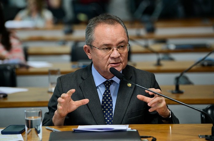 Zequinha Marinho apresentou o relatório de Eduardo Girão - Foto: Pedro França/Agência Senado