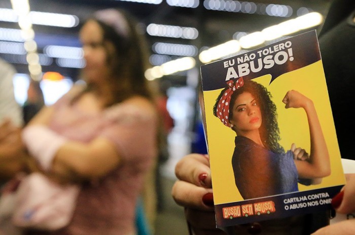 Campanha Busão sem Abuso, da preeitura de Curitiba: valores destinados a programas específicos para as mulheres ficarão mais transparentes no Orçamento Mulher - Foto: Valdecir Galor/SMCS