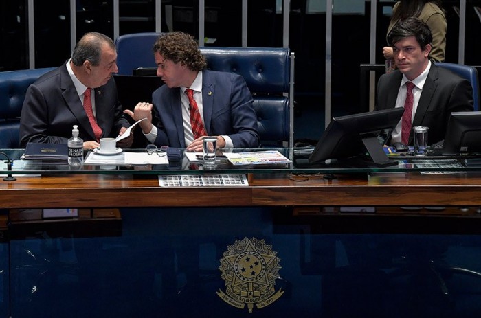 Omar (esq): em um contexto de acelerado progresso tecnológico, prazos longos afetam a competitividade das empresas da Zona Franca de Manaus - Foto: Jonas Pereira/Agência Senado