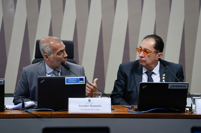 Presidente da CEsp, o senador Romário (ao lado de Jorge Kajuru, na foto) é relator do projeto - Foto: Edilson Rodrigues/Agência Senado