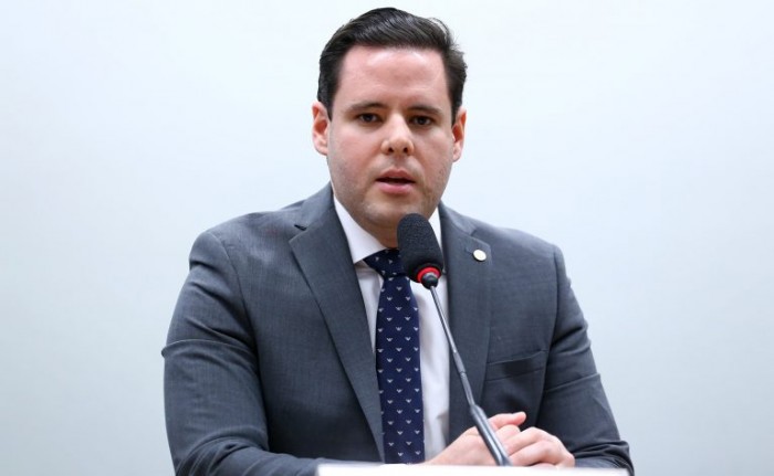 Valadares ressaltou a importância de Sabino para a cultura brasileira - (Foto: Vinicius Loures/Câmara dos Deputados)