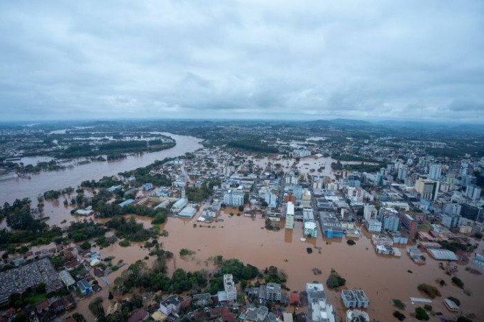 A cidade gaúcha de Lajeado inundada em setembro - (Foto: Mauricio Tonetto / Fotos Públicas)