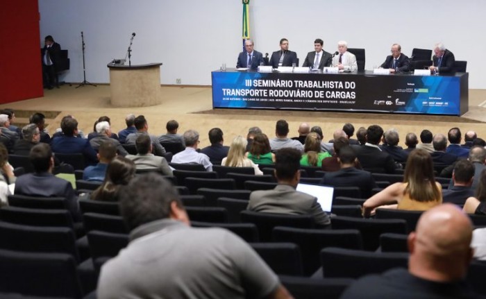 Seminário foi realizado pelas comissões de Trabalho e de Viação e Transportes - (Foto: Mario Agra / Câmara dos Deputados)