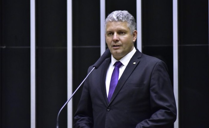 Dr. Frederico relatou a proposta e defendeu sua aprovação - (Foto: Zeca Ribeiro/Câmara dos Deputados)