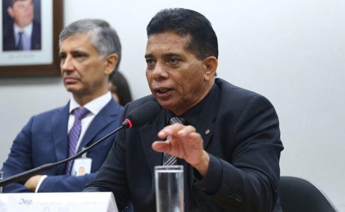 Roberto Monteiro Pai: objetivo é evitar acidentes e colisões - (Foto: Vinicius Loures/Câmara dos Deputados)
