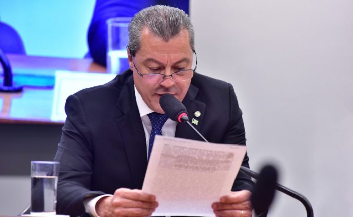 O relator, deputado Daniel Agrobom, recomendou a aprovação do projeto - (Foto: Zeca Ribeiro/Câmara dos Deputados)