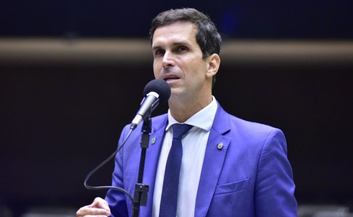 O relator da proposta, deputado Luiz Lima Gaspar, recomendou a aprovação do texto - (Foto: Zeca Ribeiro / Câmara dos Deputados)