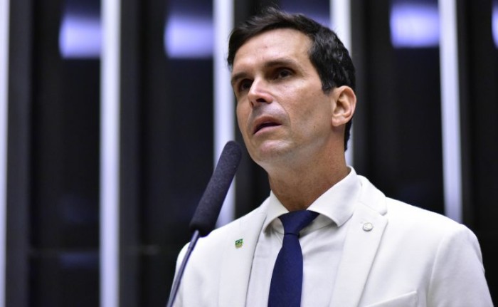 Luiz Lima recomendou a aprovação do projeto - (Foto: Zeca Ribeiro / Câmara dos Deputados)