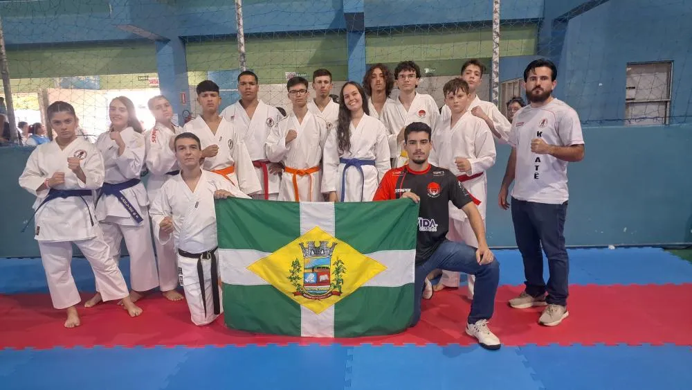 Atletas de Wenceslau Braz conquistam 13 medalhas na 1ª etapa do Paranaense de karatê em Irati
