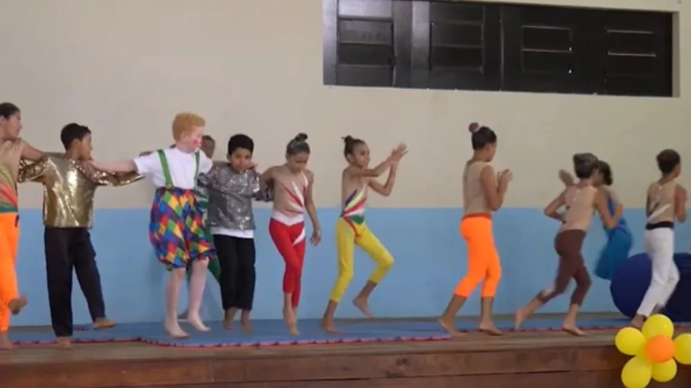 Apresentações culturais reúnem talentos e fortalecem integração comunitária