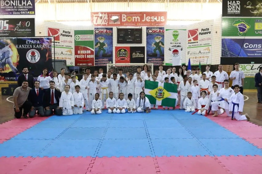 Equipe do CRAS brilha e conquista 78 medalhas em competição de karatê