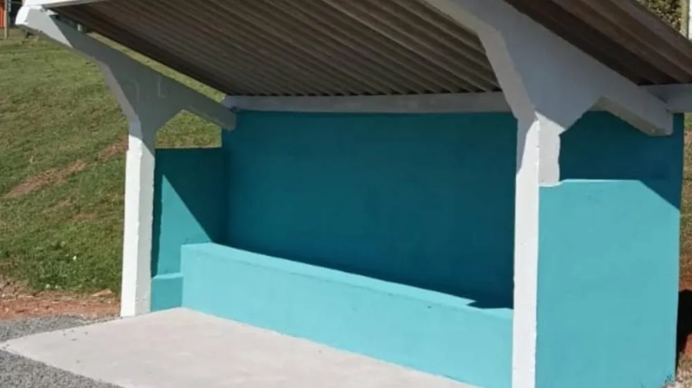 Novo ponto de ônibus amplia conforto e segurança nas proximidades da Capal