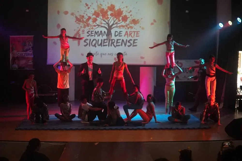 Escola de Circo de Wenceslau Braz leva arte à Semana de Arte Siqueirense