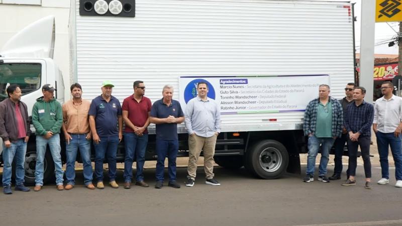 Wenceslau Braz Fortalece Frota com Caminhão e Retroescavadeira